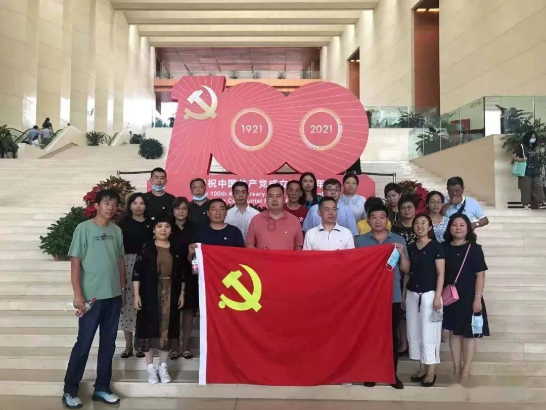 发现一个朋友盗用我的好朋友的朋友圈图片怎么办？游戏画面